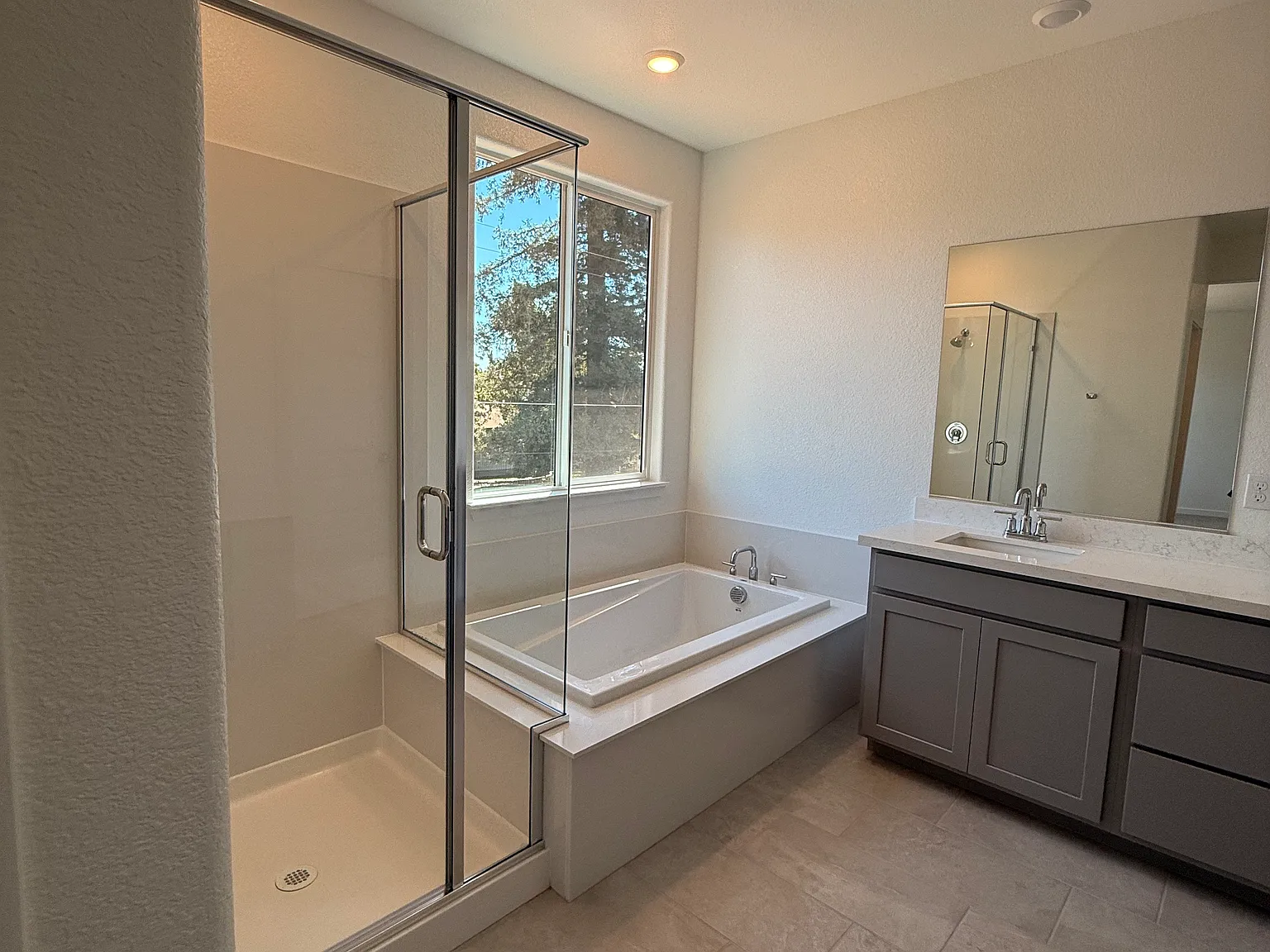 5 bed, 3427 sqft, $900 — Photo 4