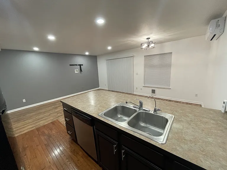 9907 Farwest Dr SW — Photo 2