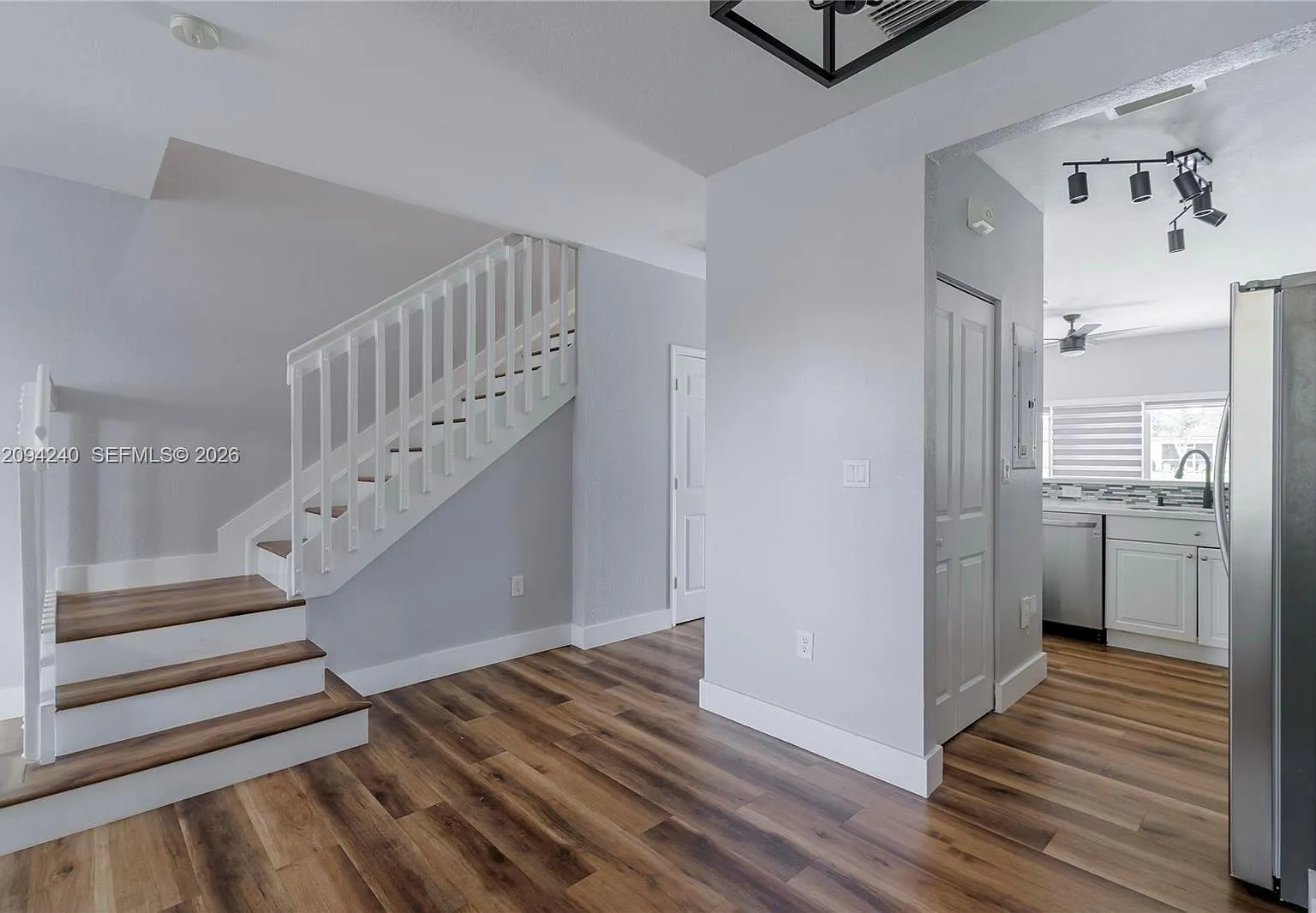 3 bed, 2.5 bath, 1169 sqft, $2,200 — Photo 4