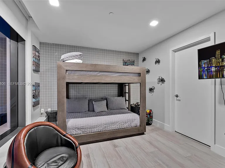 121 NE 34th St #Penthouse 3217 — Photo 31