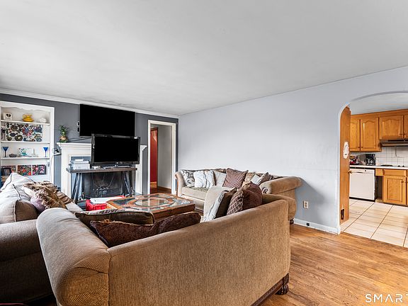 4th image of 12 Garth Road