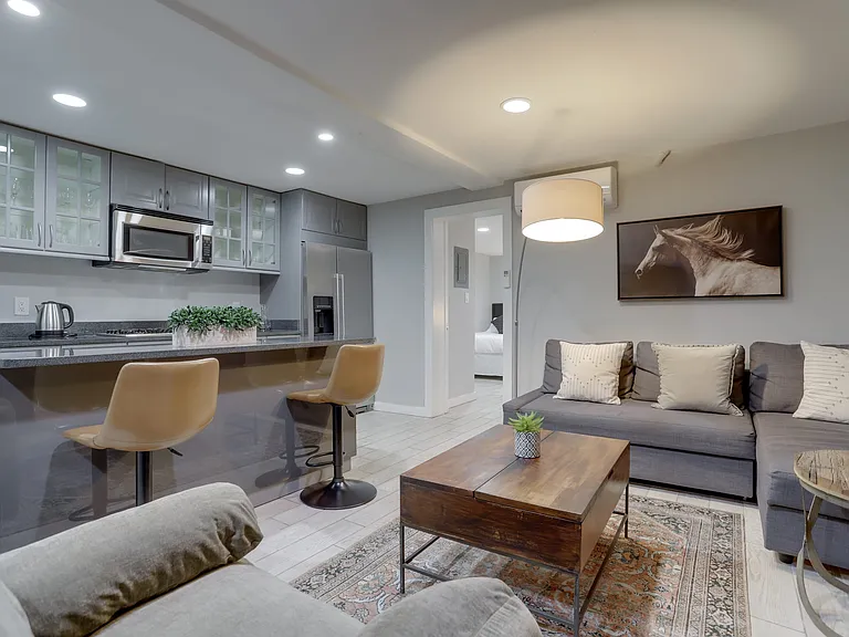 1765 R St NW #1B — Photo 2