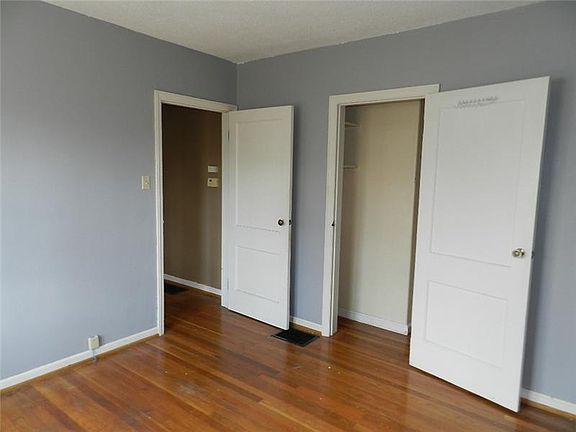 5th image of 216 S Vine St