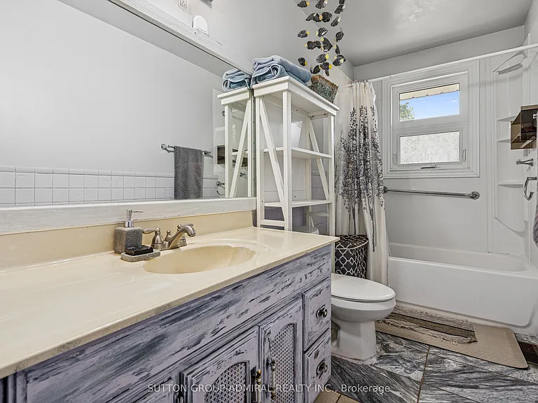 499 York St #UPPER — Photo 15