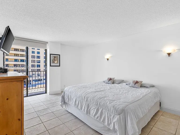 2625 Collins Ave #702 — Photo 12