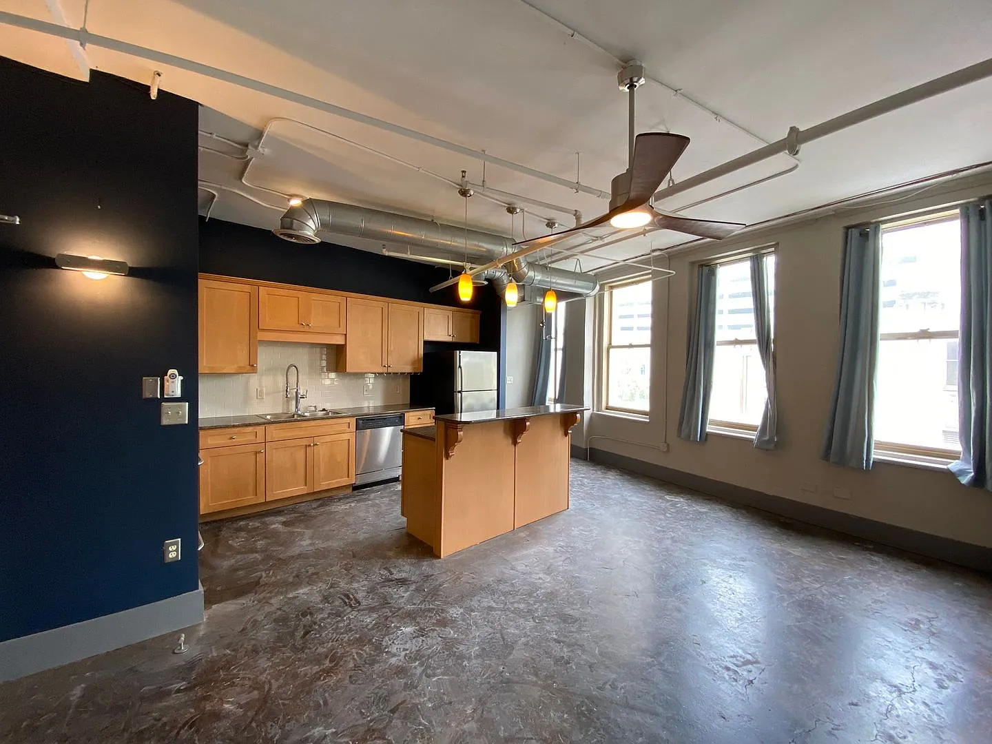 Loft for Rent in the Watts Tower in downtown Birmingham! Available to View with 48 Hour Notice — Photo 3