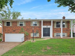 1233 Wissmann Dr, Ballwin, MO