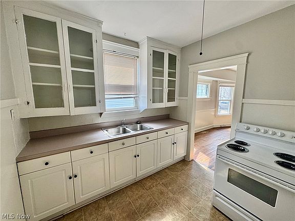 4th image of 1363 Cranford Ave