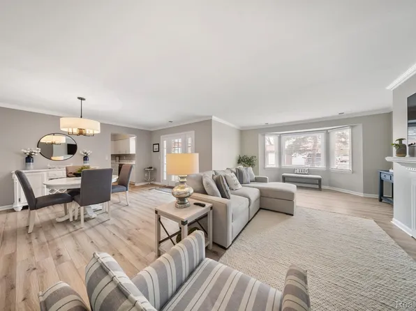 8629 Mathias Dr APT 46, Grosse Ile, MI 48138