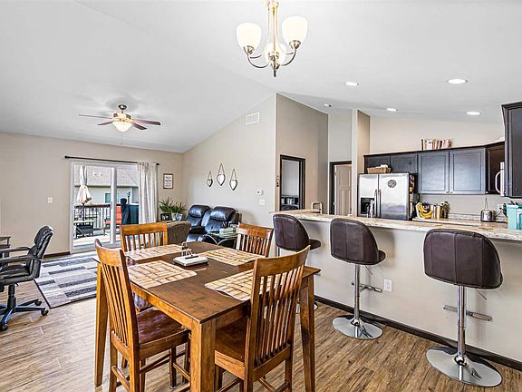 4th image of 221 Windflower Ln