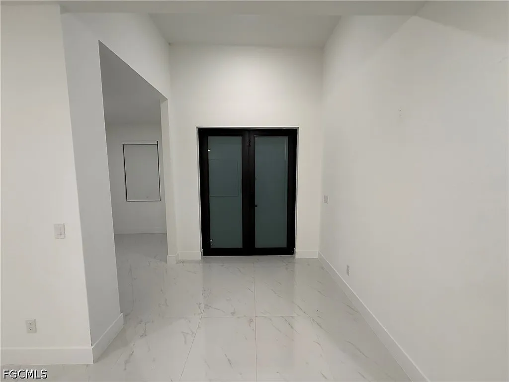 3 bed, 2.0 bath, 1630 sqft, $2,000 — Photo 2