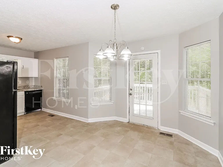 95 Glenwood Ct — Photo 6