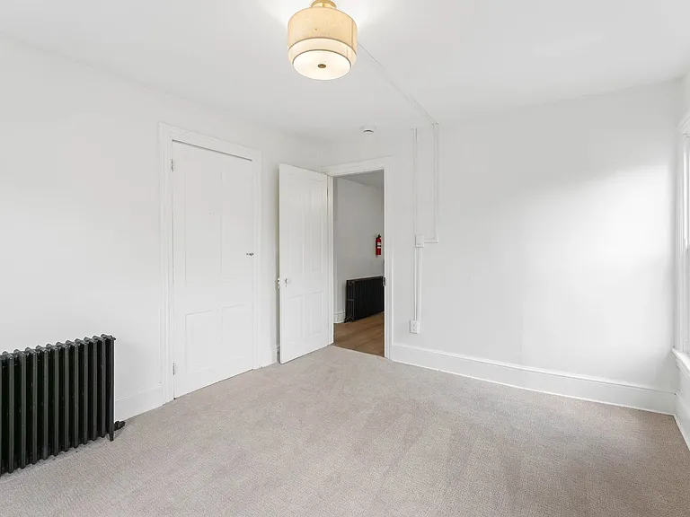 213 N 6th St — Photo 12