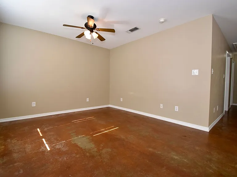 616 Evans St — Photo 2