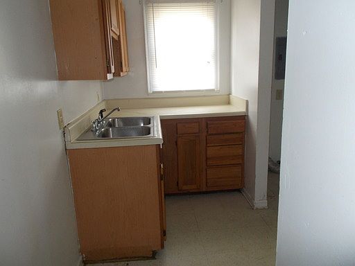 3rd image of 4012 Wooddale Ln