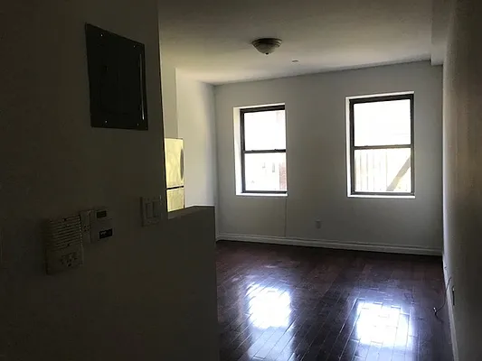 Rented by Salon Realty Corp | media 16