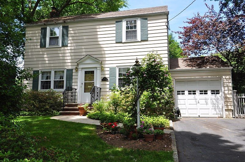 1st image of 41 Village Dr