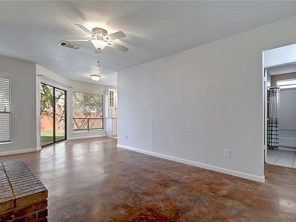 4th image of 9004 Sanger Dr #B