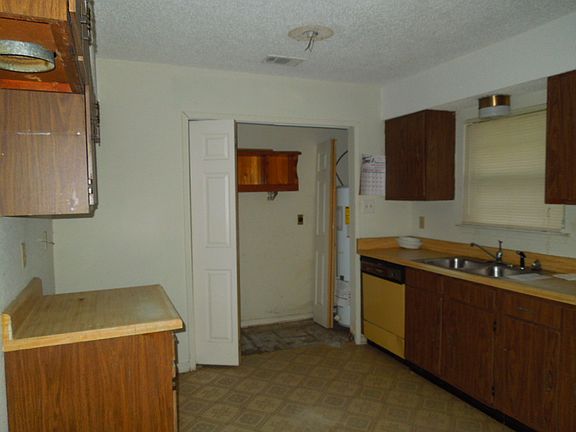 3rd image of 8796 Houma Dr