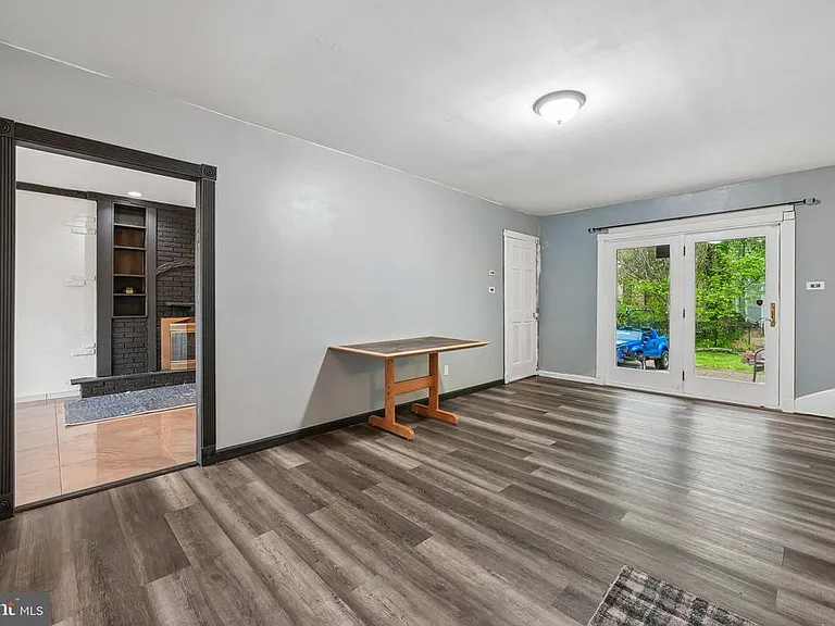 410 Narragansett Dr — Photo 4