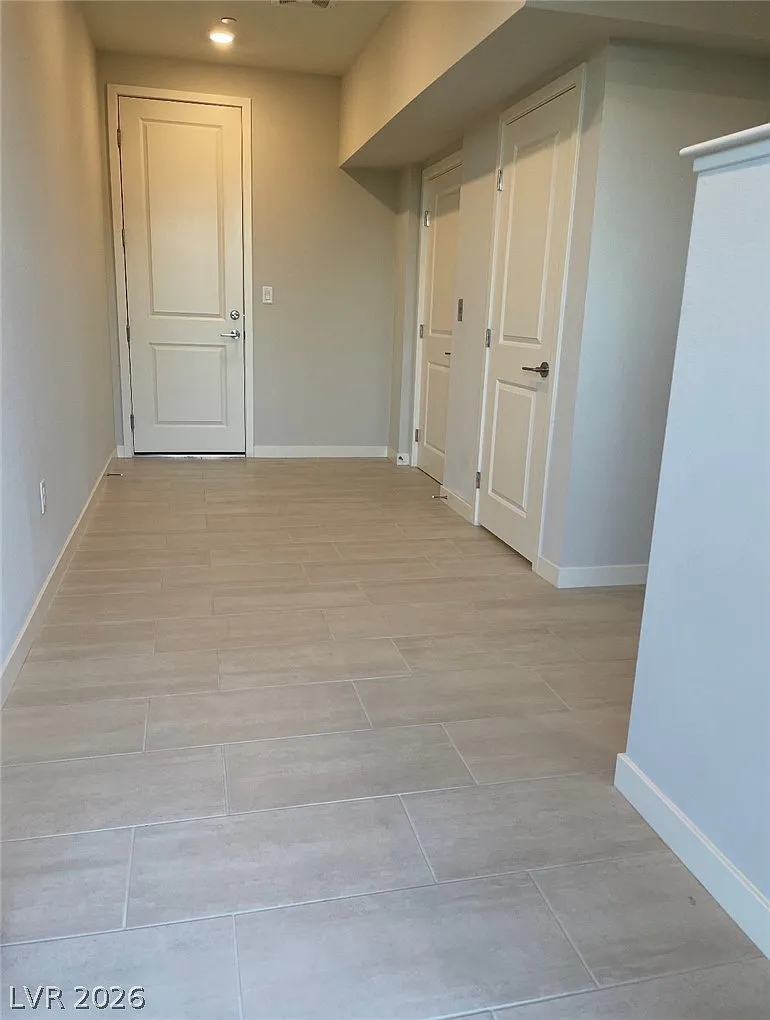 2 bed, 2.5 bath, 2241 sqft, $4,300 — Photo 3
