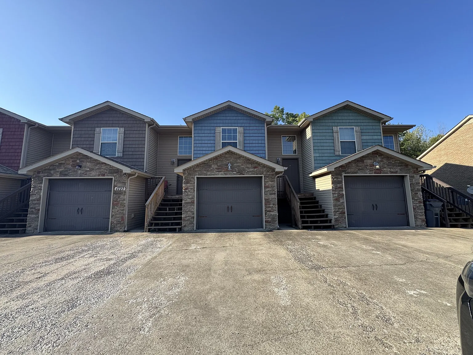 3 bed, 2.0 bath, 1208 sqft, $1,225 — Photo 2
