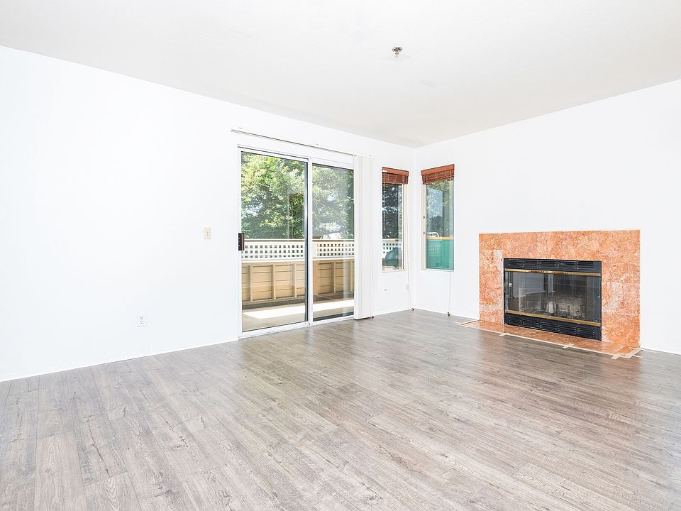 1st image of 725 Essex Ct APT 395