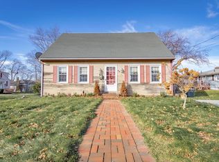 35 Knapp St, Somerset, MA 02726