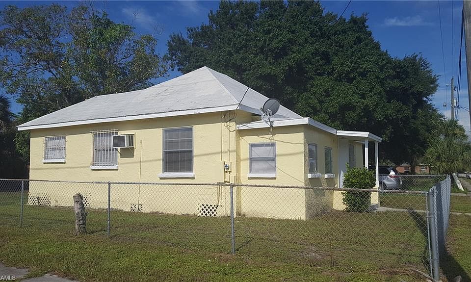 1st image of 2996 Douglas Ave