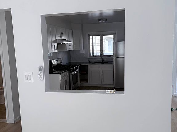 2nd image of 15 Thomas Pl #1