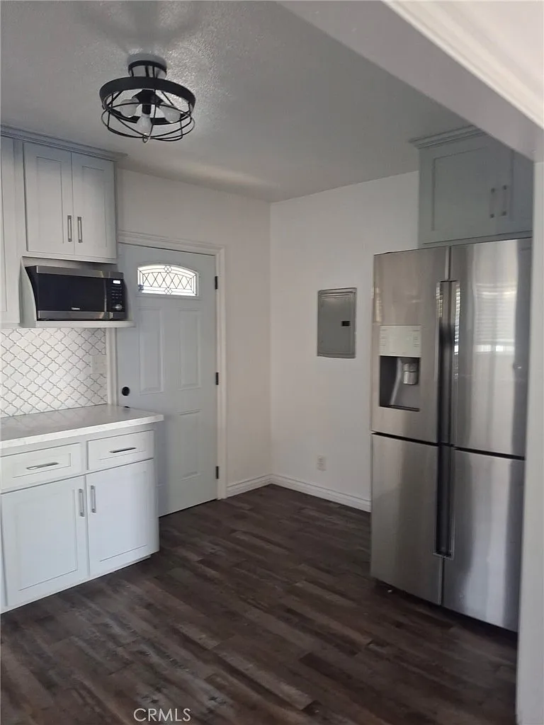 2 bed, 992 sqft, $3,500 — Photo 2