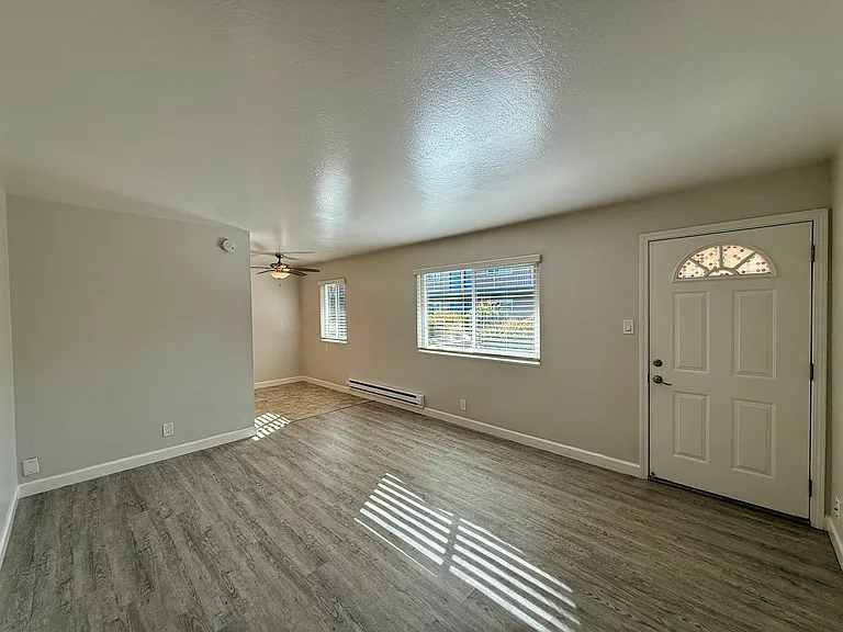 Mosaic Apartments — Photo 35