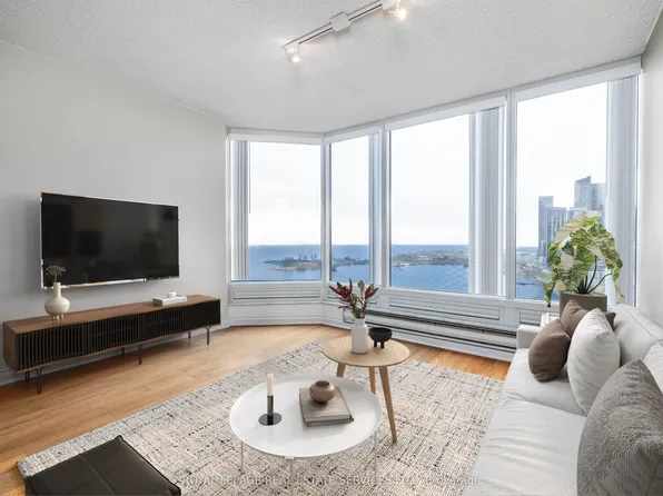 1 Palace Pier Ct #2104, Toronto, ON M8V 3W9