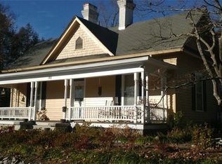 148 W Poplar St, Mount Airy, NC 27030