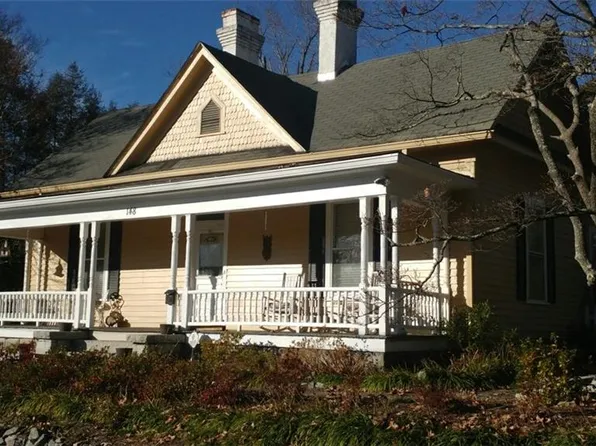 148 W Poplar St, Mount Airy, NC 27030