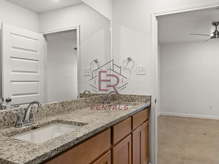 912 Cherry Laurel Ln — Photo 14