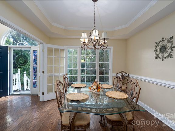 4th image of 709 Carson Ct