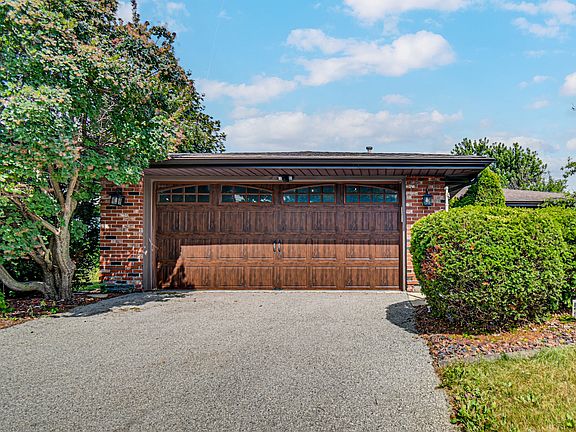 3rd image of 15601 Ridgeland Ave