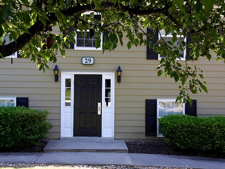 Colonial Towne Apartments — Photo 31