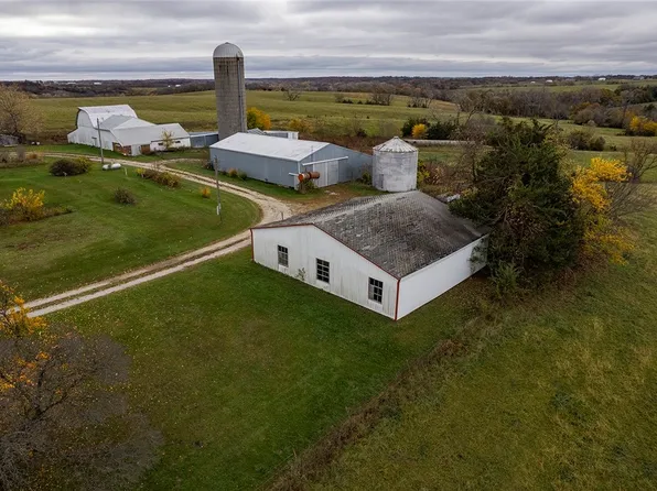 21581 245th St, Leon, IA 50144