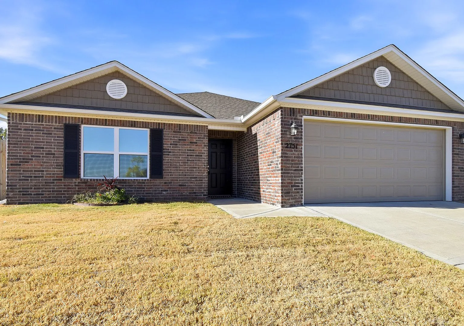 MoveIn Ready! Open Concept Home with Fenced Yard & Stainless Appliances — Photo 2