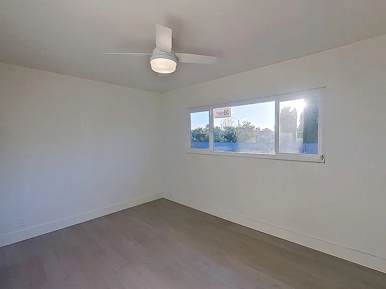 437-443 W Valencia Dr — Photo 53