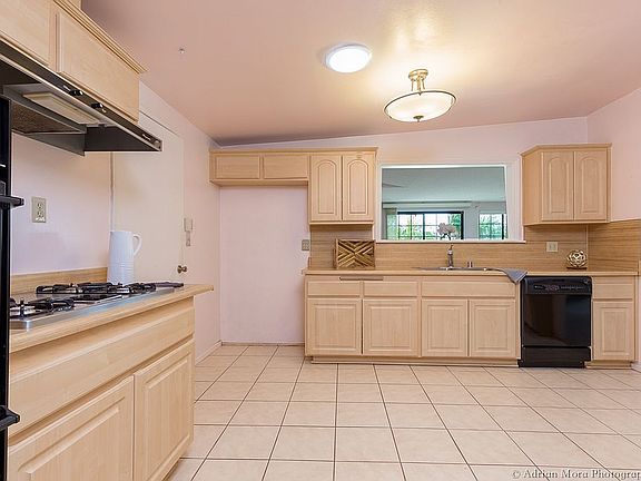 4th image of 532 Maitland Ave
