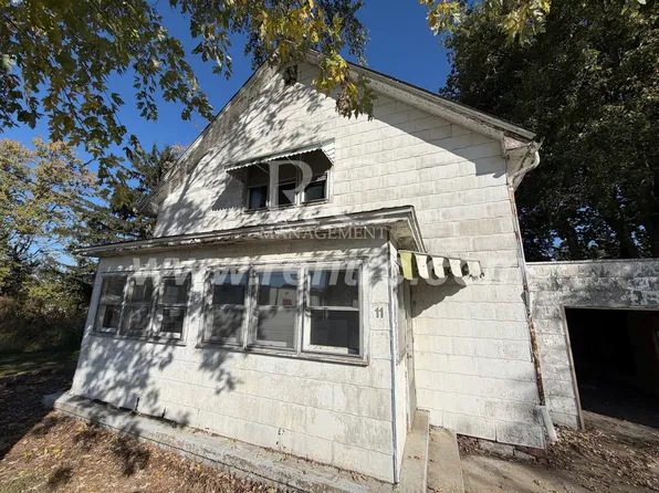 11 Brewer Rd, Danville, IL 61834