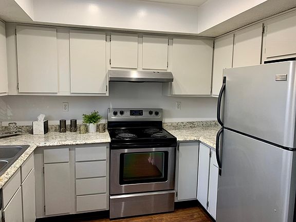3rd image of 6464 Brookedge Ct