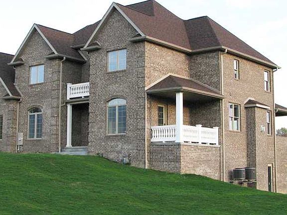 2nd image of 1562 Hemlock Dr