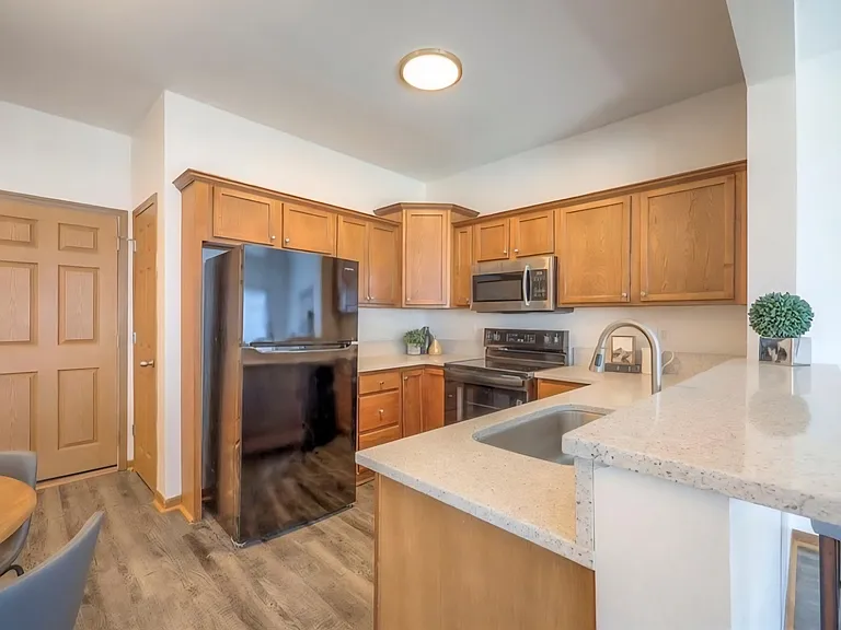 10349 Sloan Ave — Photo 3