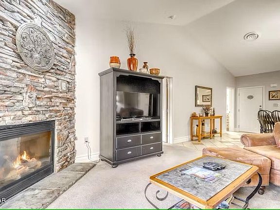 4th image of 215 Woliss Ln #506