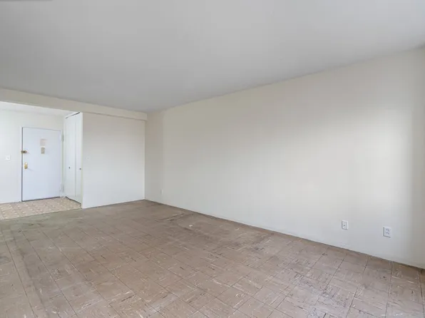 89-15 Parsons Boulevard image 8 of 17