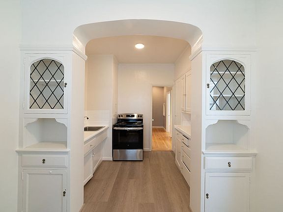 2nd image of 633 Cleveland St #7